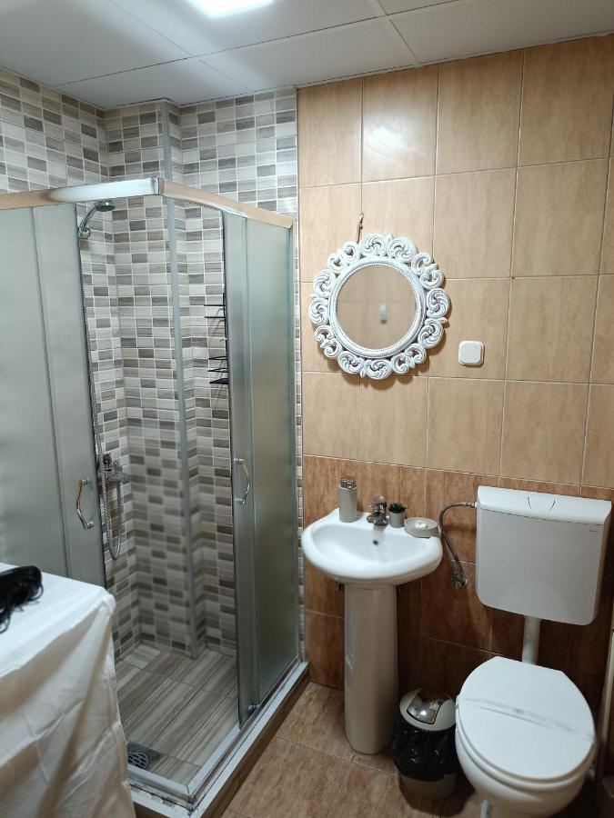 Finesi Apartments 3 Охрид Екстер'єр фото